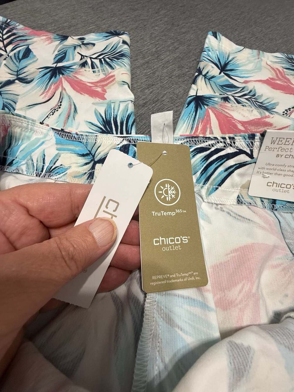 Chico's Weekends Perfect Stretch Capri Tropical Leaf Print Pants Size 2.5 - Picture 8 of 8
